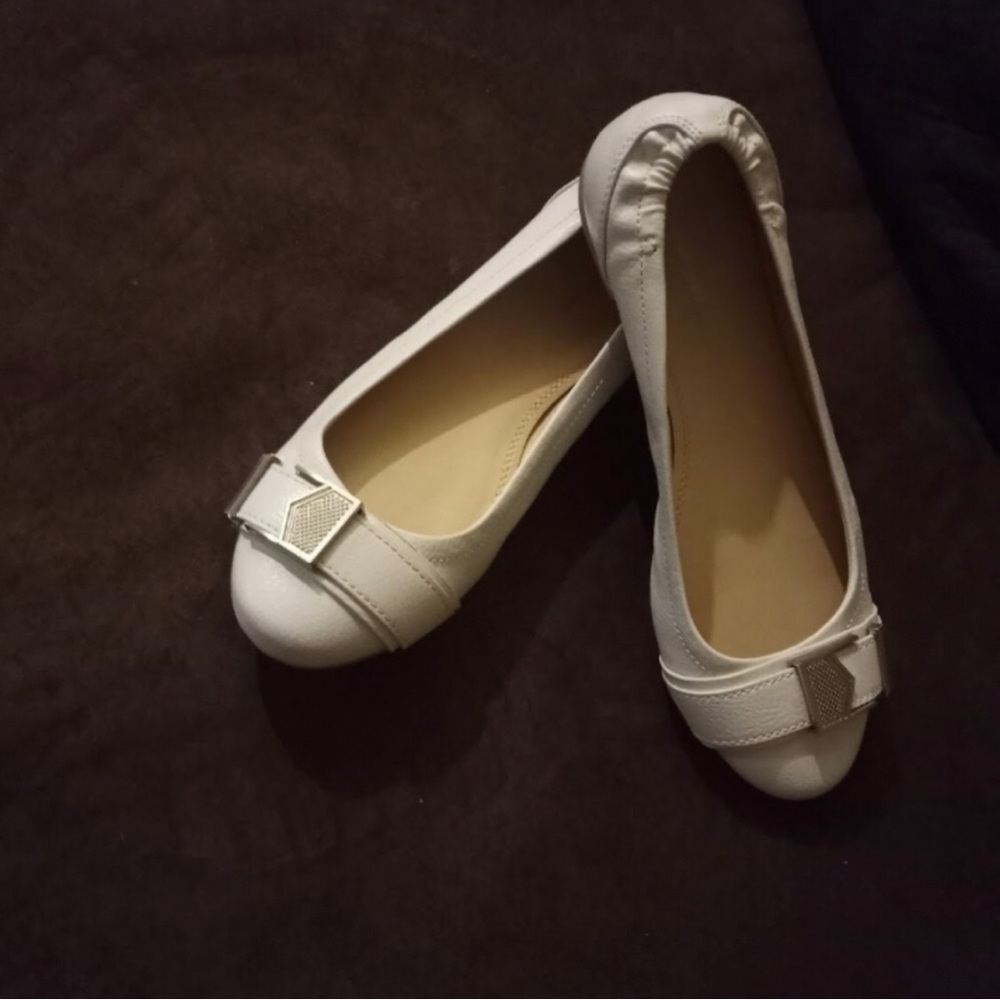 NWOT Calvin Klein White Circus Ballet Flats Performance White Size 8.5